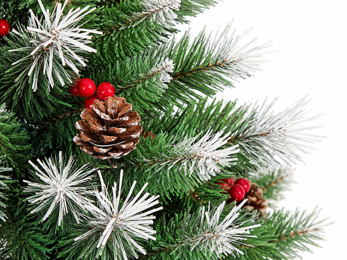 DS Christmas Tree with Red Berries - 7FT/210cm