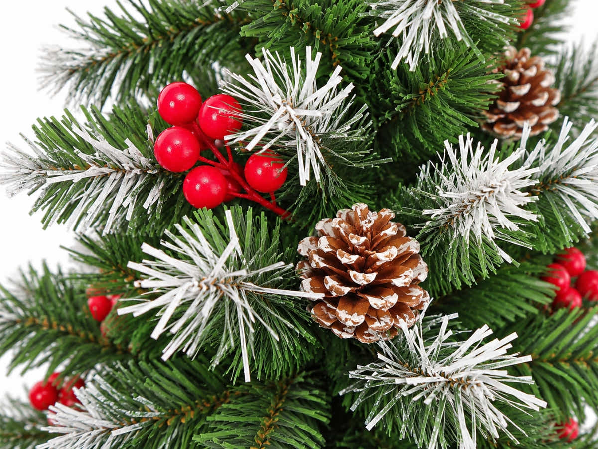 DS Christmas Tree with Red Berry Tips - 5FT/150cm