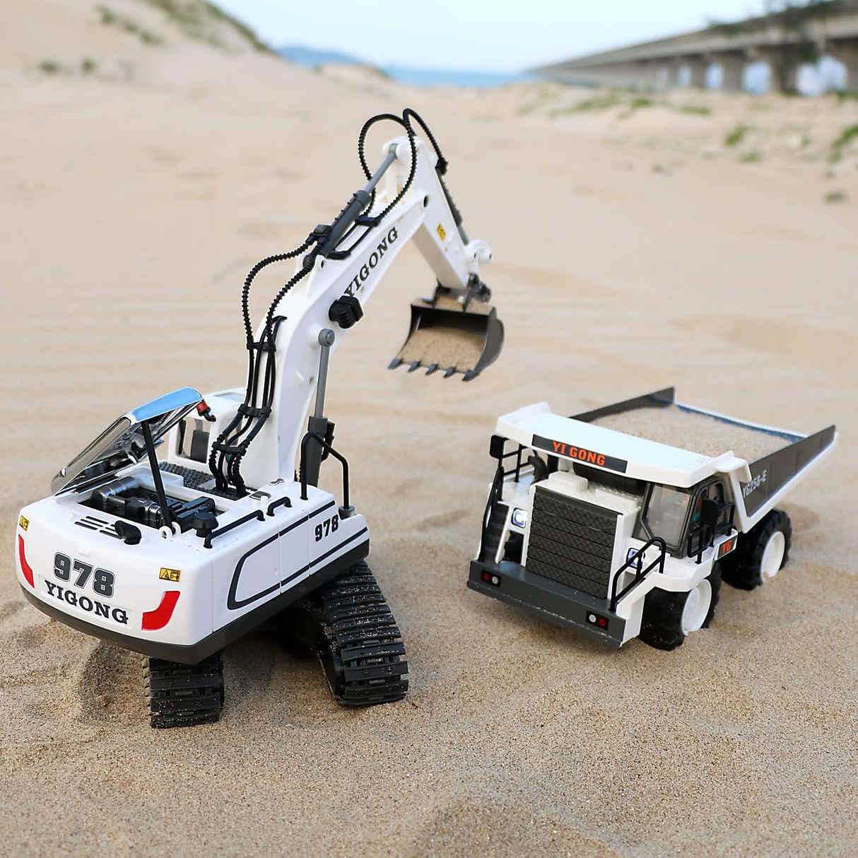 DS BS 11 Channel Remote Control Excavator Toy - White