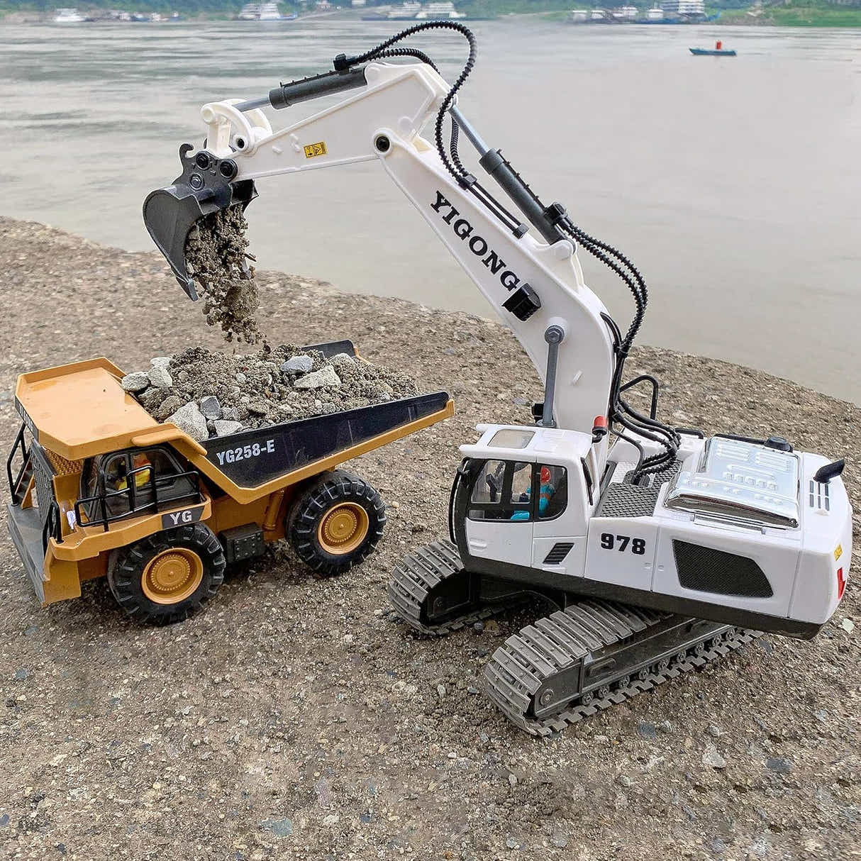 DS BS 11 Channel Remote Control Excavator Toy - White