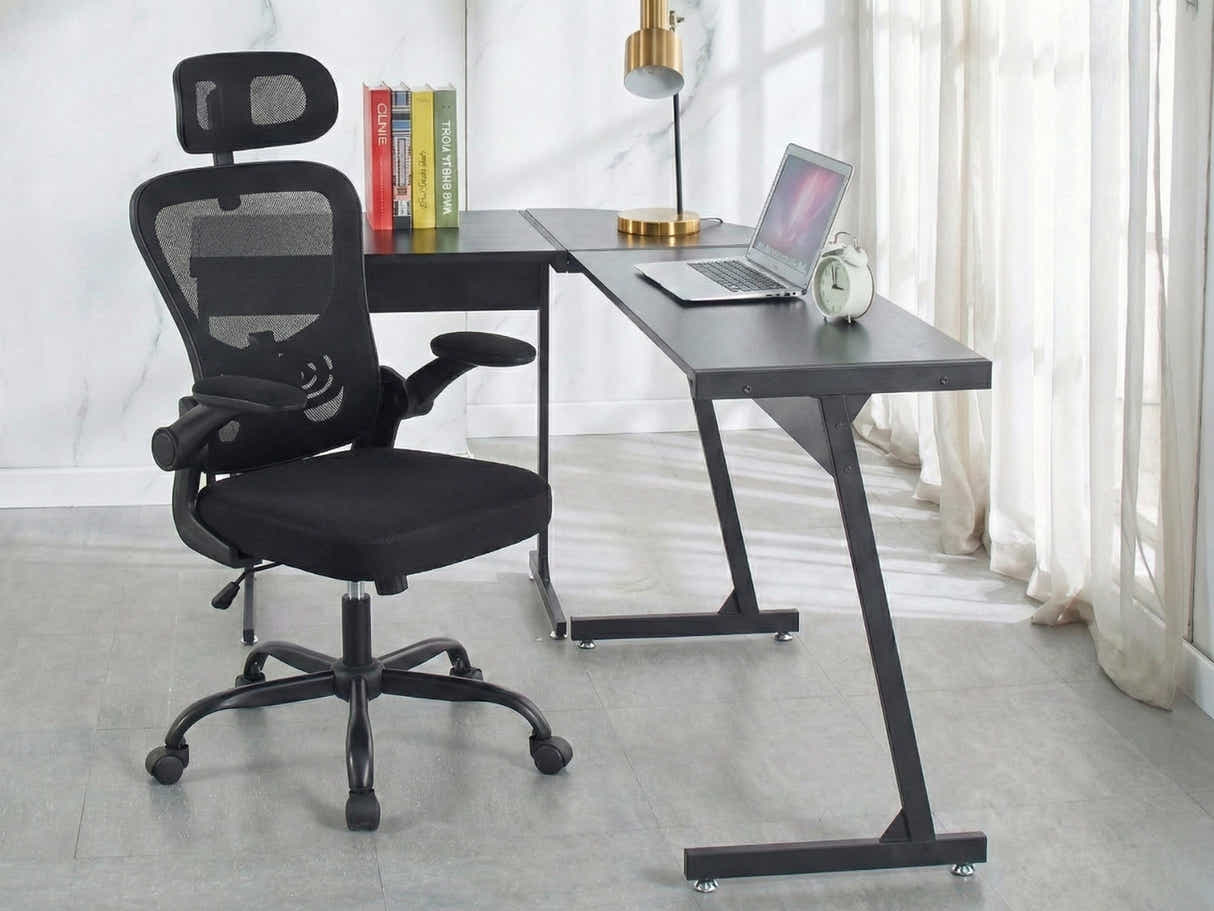 Corner Desk & Molina Mesh Task Chair Black+Black