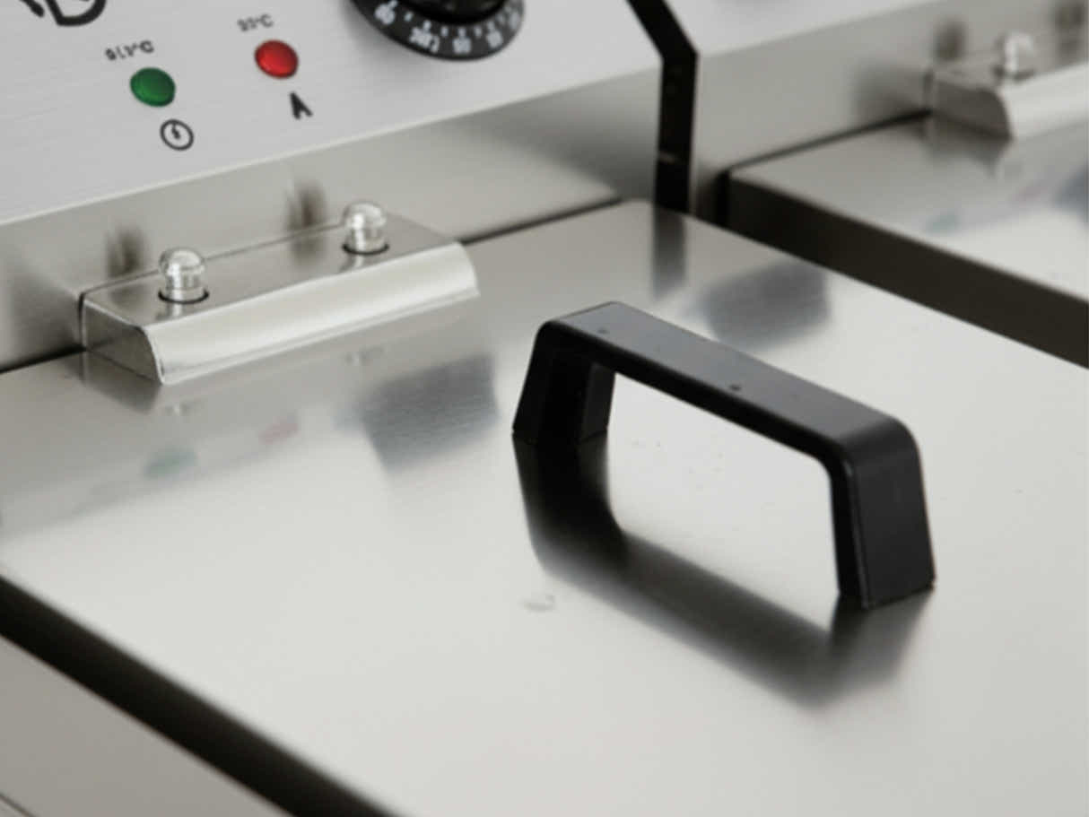 Twin Tank Electric Fryer with Dual Oil Taps