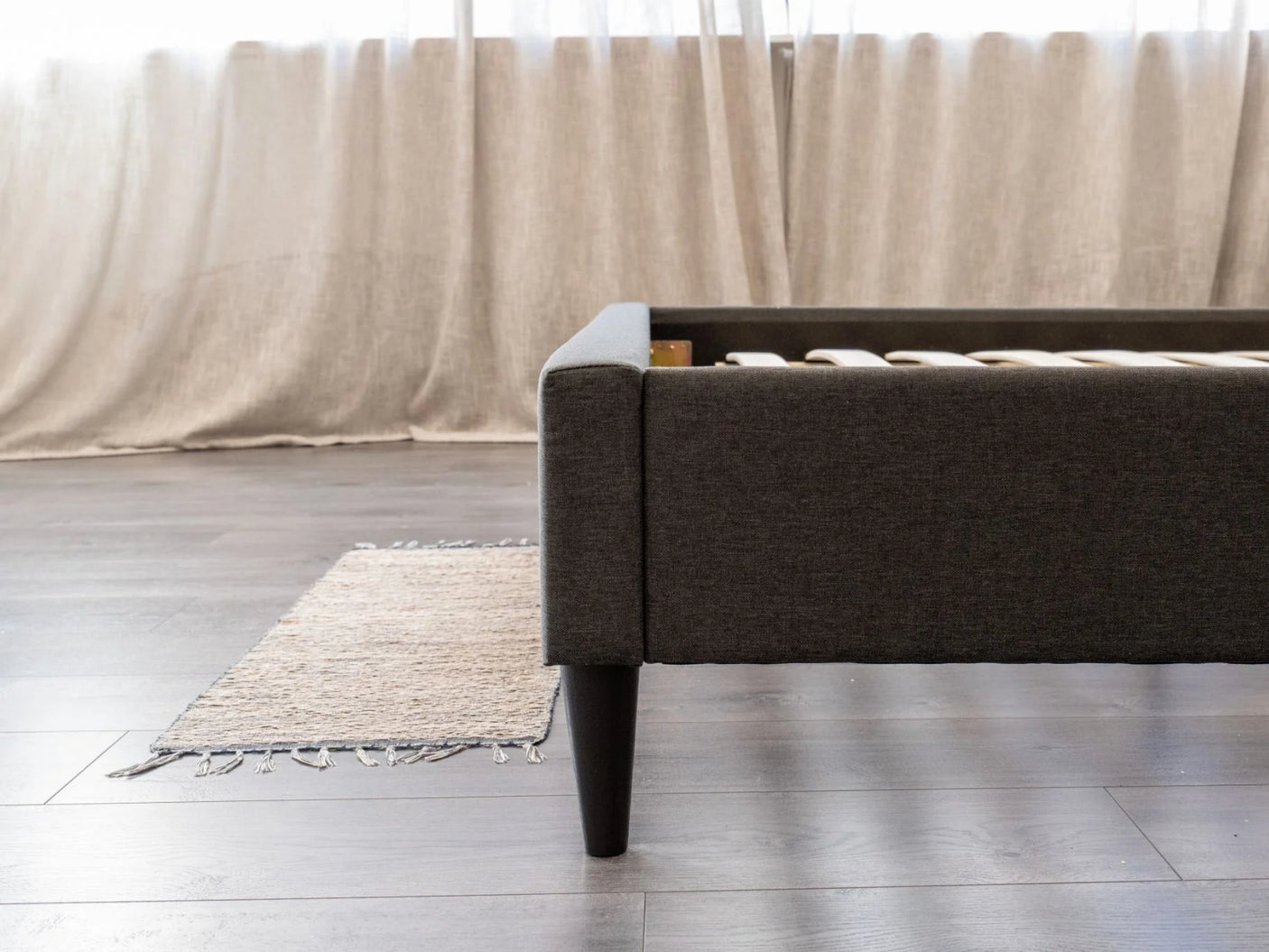 Novo Queen Bed