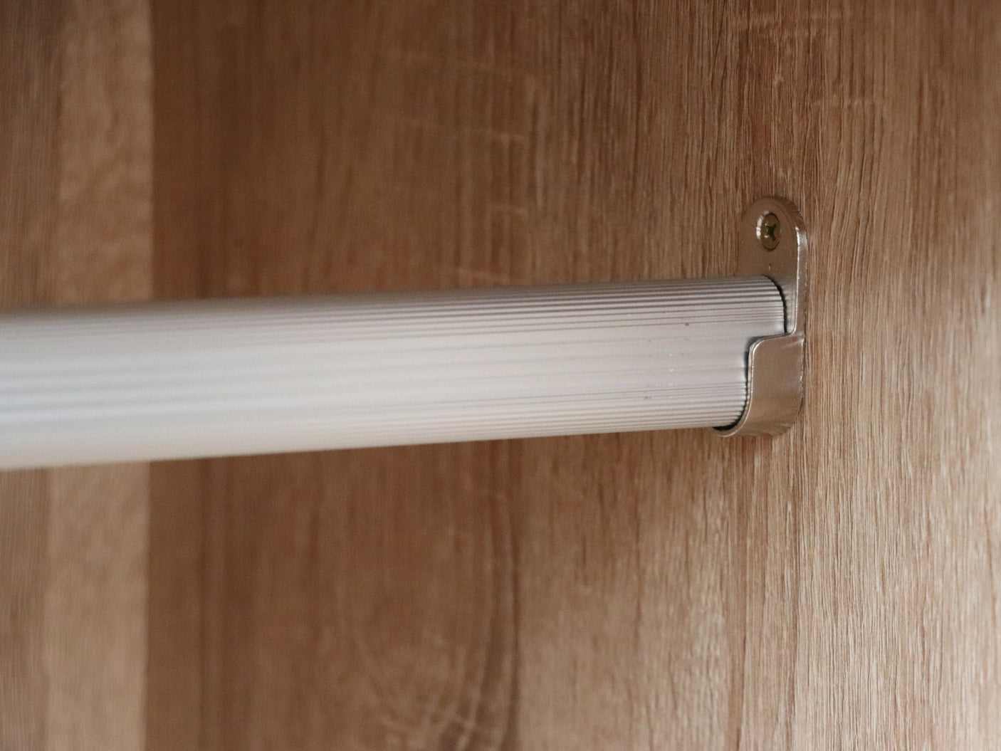 Bardalona 2-Door Wardrobe Oak