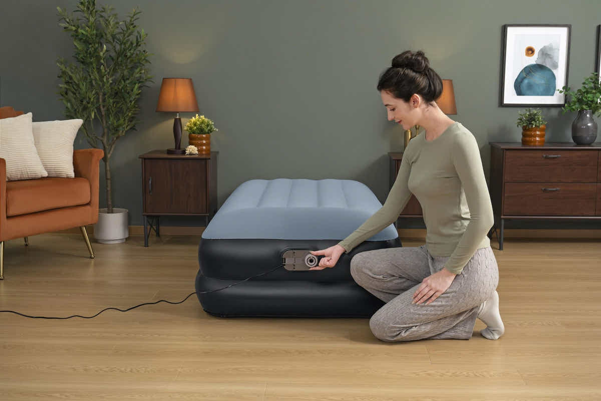 DS Bestway 1.91m x 97cm x 46cm Tritech Air Mattress Twin Built-in AC pump 671NA