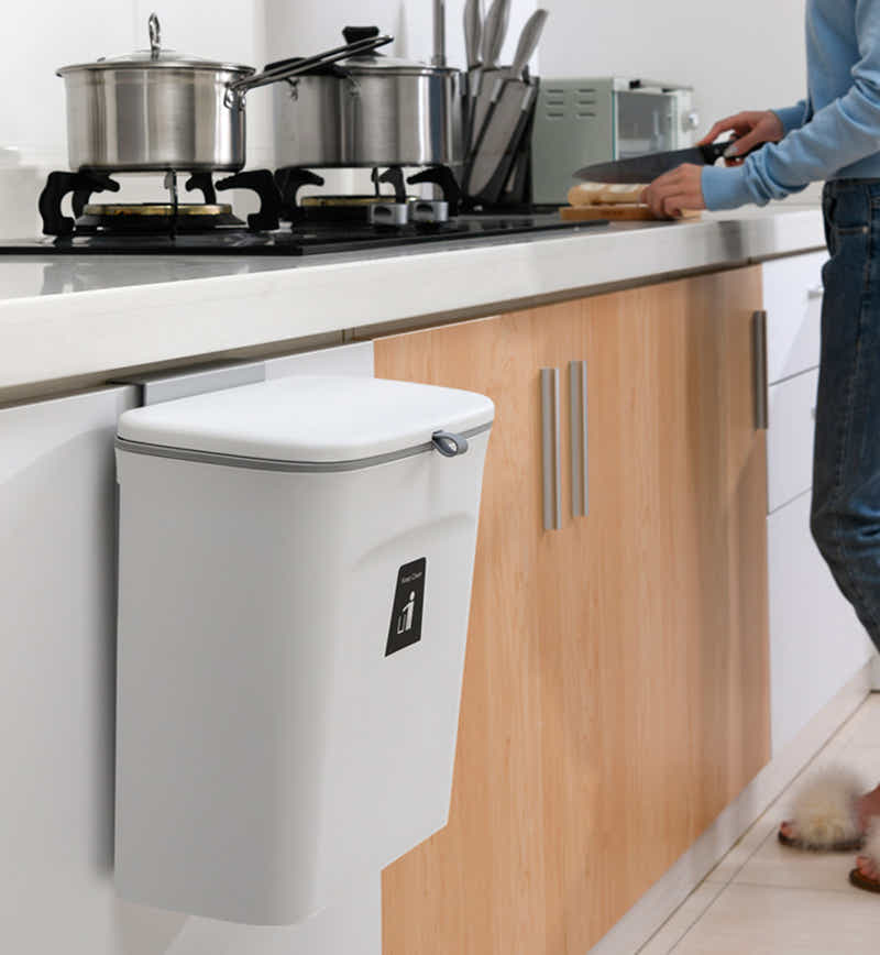 DS BS Kitchen Cabinet Door Hanging Trash Can with Lid-White