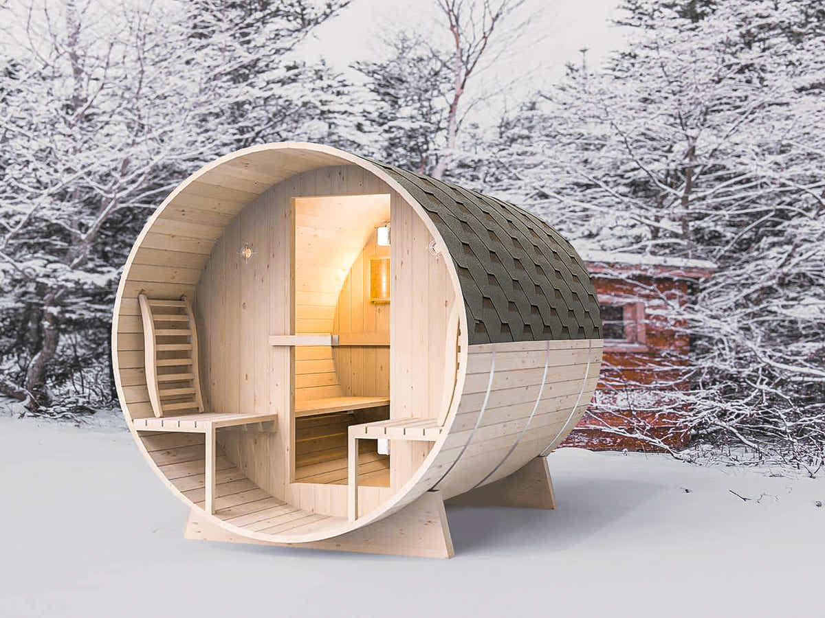 DS Quilo 4-Person Outdoor Barrel Sauna with Porch