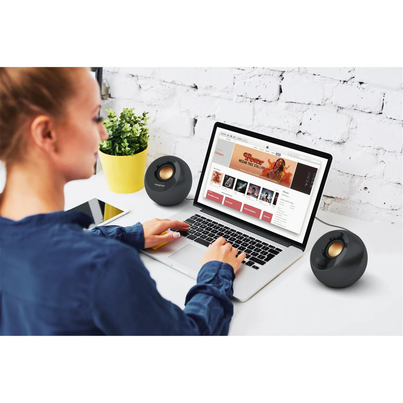 DS PB Creative Pebble 2.0 Modern USB-Powered Desktop Speakers - Black